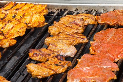 Fleisch auf dem Grillrost
