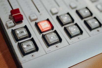 Mischpult im Sendestudio